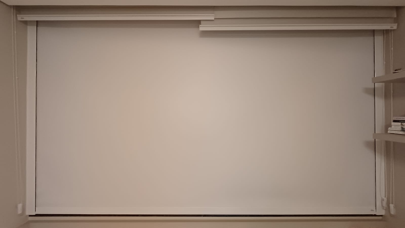 Persiana Rolô Blackout Box Pinpoint Branco